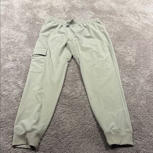 Under Armour cargo comfy pants! Beige color. Like new! Size youth XL